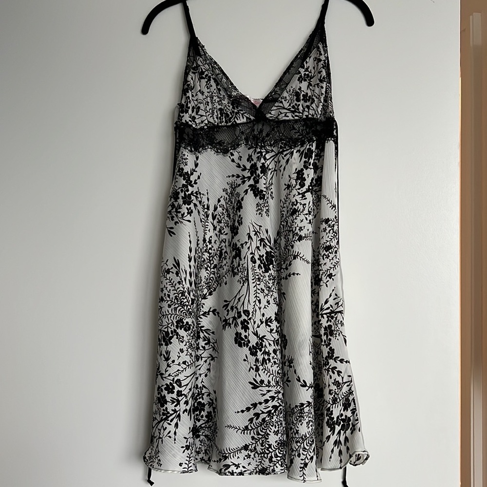 Oscar de la Renta Feminine Lace Sleeping Dress S